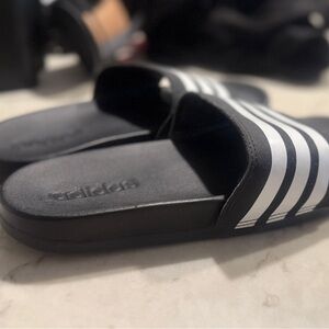 Adidas Classic 3 Stripe Black & White Slides Slip on sz Men’s 6 (Women’s 7-8)
